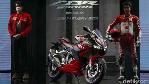 PT Astra Honda Motor resmi meluncurkan Honda CBR250RR baru di Indonesia. Motor sport tersebut diluncurkan di fasilitas produksi AHM, Karawang, Jawa Barat.