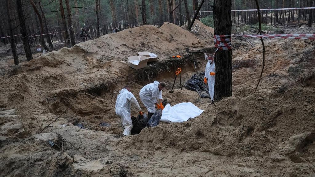 447 Mayat Digali dari Kuburan Massal Ukraina, Ada Bekas Penyiksaan