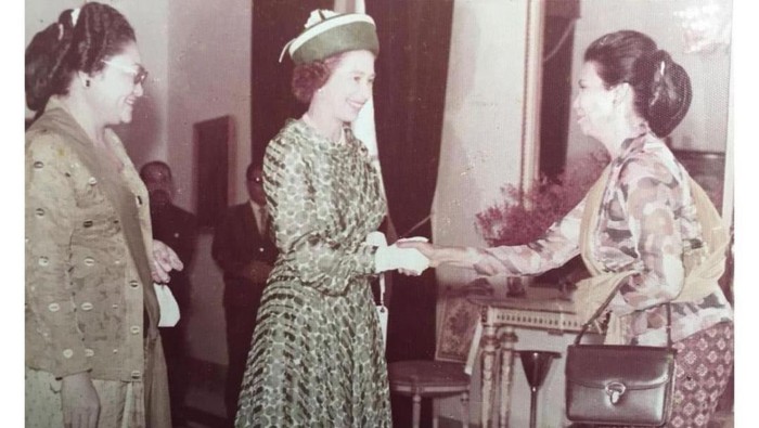 Ibu Prabowo saat bertemu Ratu Elizabeth II (Instagram Prabowo)