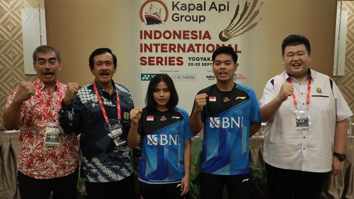 indonesia international series 2022 turnamen bulutangkis syabda perkasa belawa komang ayu cahya dewi