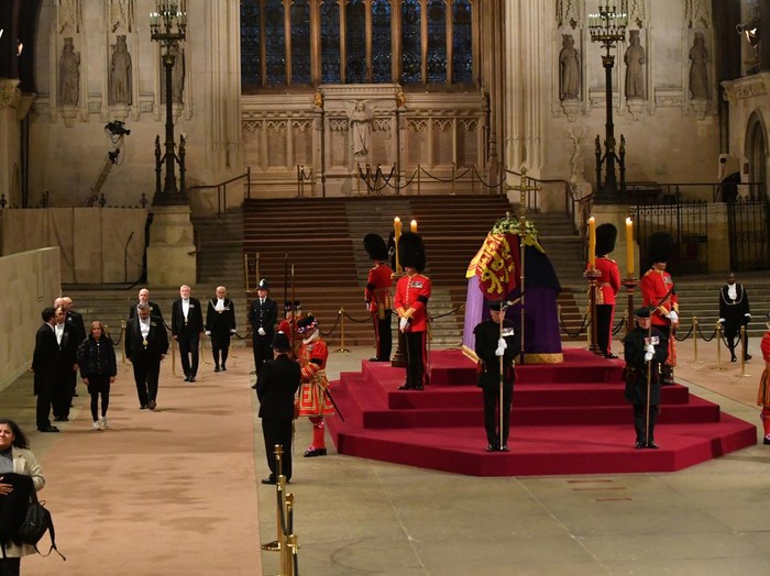 19.09.22 Christina Heerey, the last person to pay their respects to the coffin of Queen Elizabeth II in the Great Hall in the Palace of Westminster.   Mark Large/Pool via REUTERS