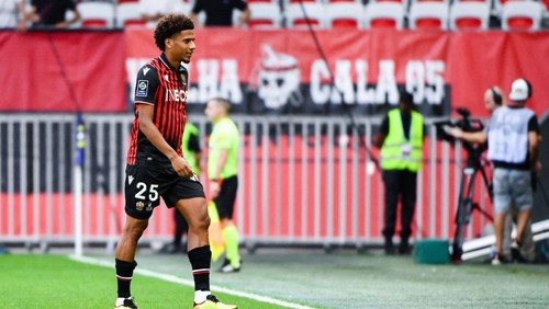 Nices French defender Jean-Clair Todibo leaves the football pitch after receiving a red card during the French L1 football match between OGC Nice and SCO Angers at the Allianz Riviera Stadium in Nice, south-eastern France, on September 18, 2022. (Photo by Clement MAHOUDEAU / AFP) (Photo by CLEMENT MAHOUDEAU/AFP via Getty Images)