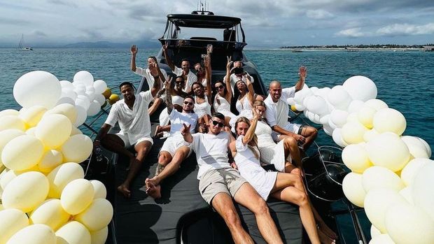 Kapten PSM Makassar merayakan liburan di Pulau Bali dalam rangka merayakan ulang tahun istri Marc Klok.