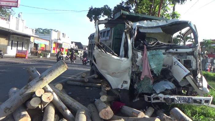 kecelakaan di lumajang, 2 orang tewas