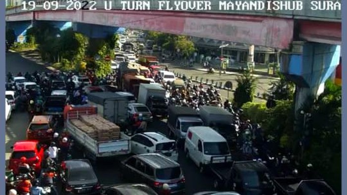 Kemacetan lalu lintas dampak demo buruh tolak BBM