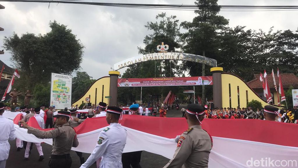 Meriah! Kirab Kebangsaan di Sukabumi Arak Bendera Merah Putih 100 Meter
