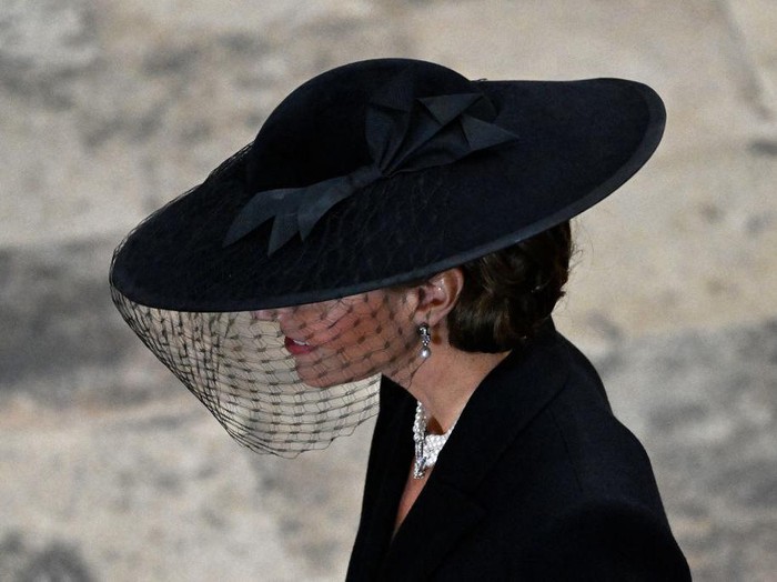 LONDON, ENGLAND - SEPTEMBER 19: Meghan, Duchess of Sussex arrives at Westminster Abbey for The State Funeral of Queen Elizabeth II on September 19, 2022 in London, England. Elizabeth Alexandra Mary Windsor was born in Bruton Street, Mayfair, London on 21 April 1926. She married Prince Philip in 1947 and ascended the throne of the United Kingdom and Commonwealth on 6 February 1952 after the death of her Father, King George VI. Queen Elizabeth II died at Balmoral Castle in Scotland on September 8, 2022, and is succeeded by her eldest son, King Charles III.  (Photo by Christopher Furlong/Getty Images)