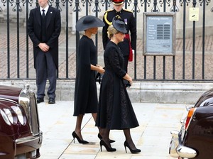 Gestur Tegang Meghan Markle Bertemu Kate Middleton, Inikah Artinya?