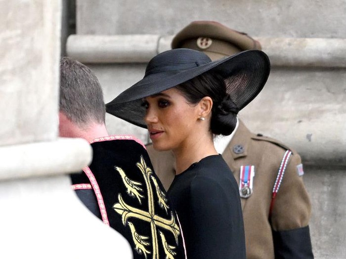 LONDON, ENGLAND - SEPTEMBER 19: Meghan, Duchess of Sussex arrives at Westminster Abbey for The State Funeral of Queen Elizabeth II on September 19, 2022 in London, England. Elizabeth Alexandra Mary Windsor was born in Bruton Street, Mayfair, London on 21 April 1926. She married Prince Philip in 1947 and ascended the throne of the United Kingdom and Commonwealth on 6 February 1952 after the death of her Father, King George VI. Queen Elizabeth II died at Balmoral Castle in Scotland on September 8, 2022, and is succeeded by her eldest son, King Charles III.  (Photo by Christopher Furlong/Getty Images)