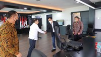 Terlibatnya pakar hukum tata negara Yusril Ihza Mahendra juga merupakan usul dari Suharso yang juga berdasarkan arahan dari Presiden Jokowi. Tujuannya, kata dia, untuk memecahkan masalah tumpang tindih kewenangan antar instansi pemerintah dan memikirkan ketentuan hukum yang secara khusus hanya akan berlaku di kawasan IKN.