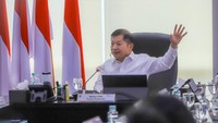 Selain itu, kata Suharso, kedudukan, struktur organisasi dan kewenangan Badan Otorita IKN  juga harus diperjelas dan dipertegas agar mampu bergerak cepat melaksanakan tugas. Struktur organisasi Badan Otorita IKN hingga sekarang belum tersusun dengan rapih, Staf Badan Otorita juga masih dalam proses rekrutmen. 