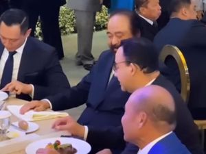 Saat Surya Paloh Duduk Diapit Anies Baswedan dan AHY