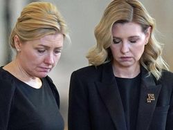 Ibu Negara Ukraina Melayat Ratu Elizabeth, Raut Wajahnya Sedih