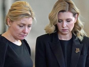 Ibu Negara Ukraina Melayat Ratu Elizabeth, Raut Wajahnya Sedih