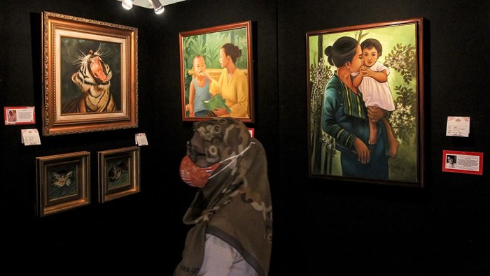 Pameran Lukisan IWPW 2022 Pameran lukisan IWPW bertema 'The Healing Energy of Colors' digelar di Balai Sarwono, Jakarta Selatan, Senin (19/9/22). Pameran itu dalam rangka HUT ke-37 IWPI.