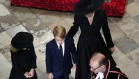 Prosesi pemakaman Ratu Elizabeth II dihadiri seluruh keluarga kerajaan. Foto: AFP/PAUL ELLIS