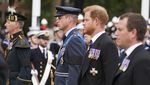 Pangeran Harry Tak Berseragam Militer di Pemakaman Ratu Elizabeth