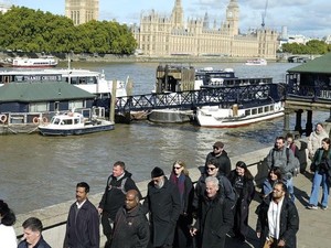 Jelang Pemakaman Elizabeth, Warga Nekad Antre Sebelum Pintu Ditutup