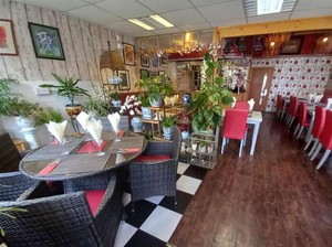 Pemiliknya Pensiun, Restoran Thailand Ini Berujung Cari Bos Baru