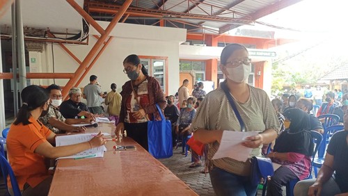 Penerima BLT di Kantor Pos, Bali