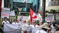 Kini 1.500 orang pensiunan Pupuk Kaltim memohon kepada Menteri BUMN untuk mengambil alih dari PT Pupuk Indonesia (Persero) agar harapan pensiunan kembali mendapatkan pensiun seumur hidup dapat terwujud.