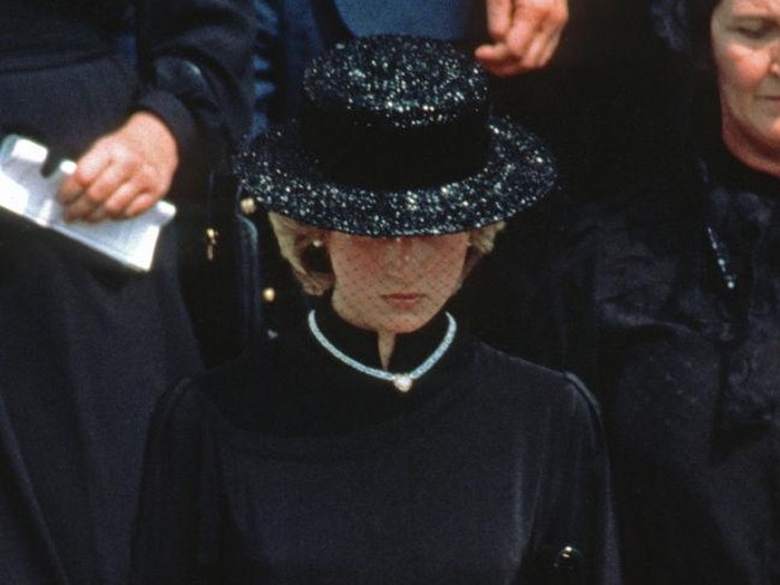 MONACO - SEPTEMBER 18: Diana, Princess of Wales, wearing a black dress and black boater hat with a netted veil and a heart shaped diamond necklace which was a gift from Prince Charles, Prince of Wales to mark the birth of Prince William,  attends the funeral of Princess Grace of Monaco on September 18, 1982 in Monaco. (Photo by Anwar Hussein/Getty Images)
