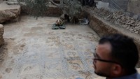 Arkeolog dari French Biblical and Archaeological School of Jerusalem Rene Elter mengatakan, lantai mosaik berasal dari waktu antara abad ke-5 hingga ke-7.