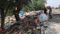 Kegiatan tersebut dilakukan sebagai antisipasi agar sejumlah warga tidak mendirikan kembali bangunan liar dan menempati secara ilegal kawasan Gunung Antang. Foto: Dok. KAI Daop 1