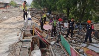 KAI Daop 1 Jakarta juga telah  melakukan kordinasi bersama Walikota Administrasi Jakarta Timur agar dapat segera melakukan relokasi dan penanganan serta pemberdayaan bagi warga yang terlihat masih ada di lokasi kawasan Gunung Antang. Foto: Dok. KAI Daop 1