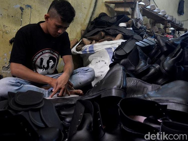 Produksi Sepatu Cibaduyut yang Perlahan Bangkit