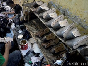 Ancaman Kepunahan Perajin Sepatu di Cibaduyut Bandung