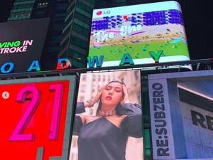 Wah! Wajah Puteri Indonesia 2022 Laksmi Shari Mejeng di Times Square