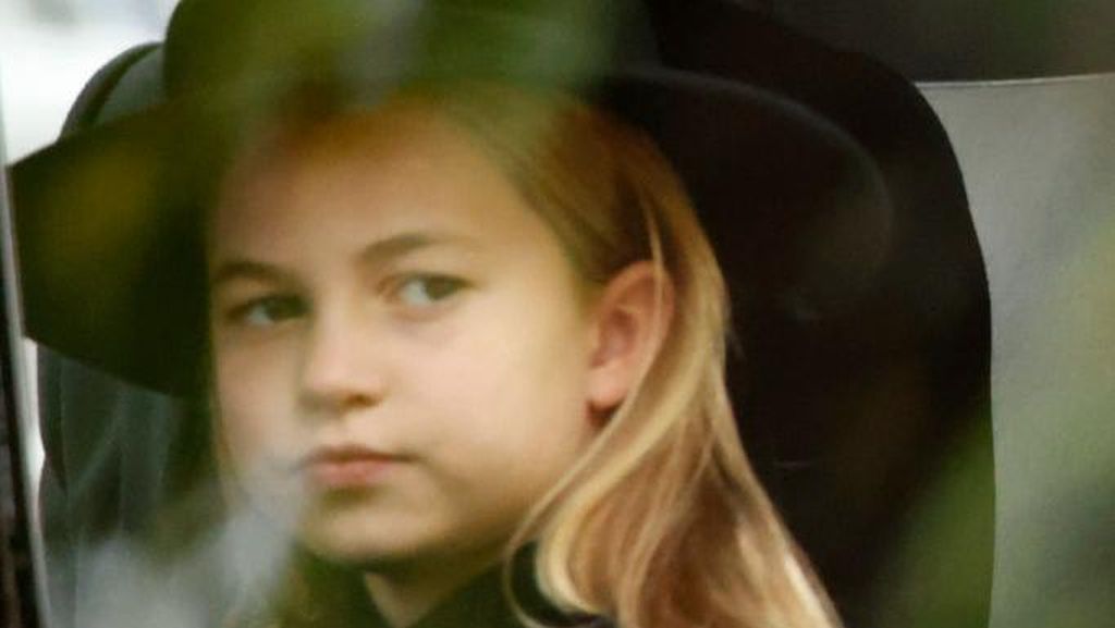 William-Kate Tak Mau Putri Charlotte Tersiksa Jadi Cadangan Seperti Harry