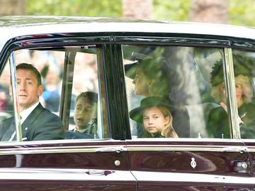 8 Foto Pangeran George & Putri Charlotte Iringi Peti Mati Ratu Elizabeth II