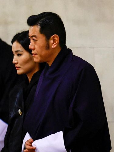 Penampilan langka, Ratu Bhutan menarik perhatian saat mengunjungi Ratu Elizabeth