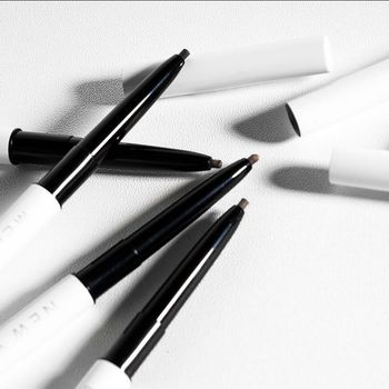 Rekomendasi pensil alis lokal dari Buttonscarves Beauty.