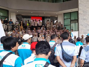 Buruh di Bogor Tolak Kenaikan Harga BBM, Minta Upah Naik 13%