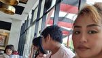 Keseruan Pinkan Mambo Kulineran Bareng Keluarga hingga Masak Enak