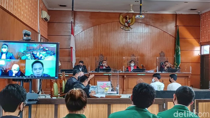 Sidang Doni Salmanan.