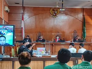 Doni Salmanan kepada Pegawainya: Aa teh Sayang sama Kalian