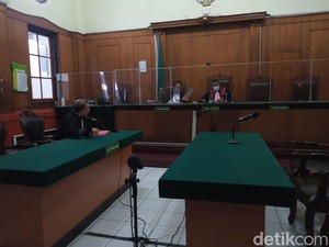 Pencuri HP Wanita Open BO di MiChat Dituntut 8 Bulan Penjara