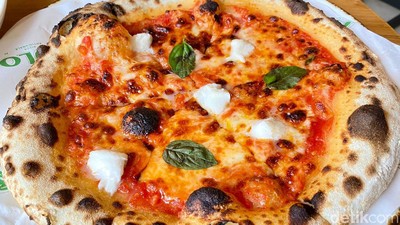 Ada Pizza Italia Autentik di Taman Dekat Stasiun MRT Cipete Raya