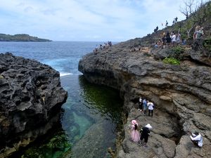 Penyebab Turis India Jatuh di Broken Beach: Mau Foto Bersandar