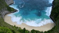 Nusa Penida merupakan salah satu destinasi pariwisata unggulan di Bali. (Antara Foto/Fikri Yusuf)  