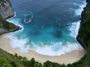 Ironi Nusa Penida: Objek Wisata Melimpah, tapi Warganya Kesulitan Air