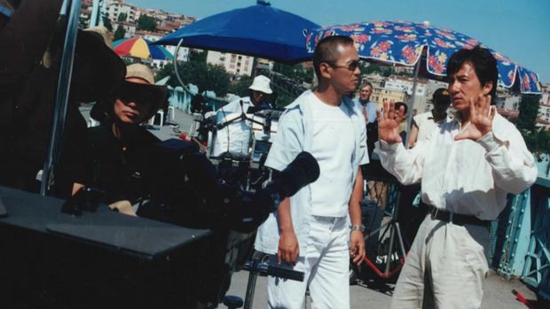 Teddy Chan dan Jackie Chan di sebuah lokasi syuting.