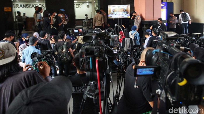 Majelis sidang banding etik memutuskan menolak permohonan banding pemecatan Irjen Ferdy Sambo. Artinya, Ferdy Sambo tetap dipecat dari Polri.