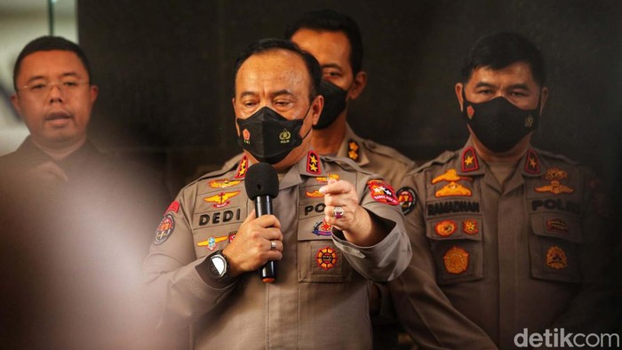 Tok! Majelis Tolak Banding Pemecatan Ferdy Sambo Majelis sidang banding etik memutuskan menolak permohonan banding pemecatan Irjen Ferdy Sambo. Artinya, Ferdy Sambo tetap dipecat dari Polri.