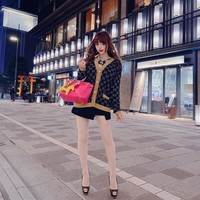 Untuk punya fitur wajah bak orang bule, ia juga memasang implan di dahi. Selain itu, Vanilla melakukan operasi payudara hingga berukuran M seberat enam kg.Foto: Instagram Vanilla Chamu