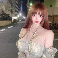 Banyak orang yang ingin punya wajah bak boneka. Tapi daripada Barbie, seorang wanita asal Jepang terobsesi tampil seperti boneka Perancis. Selebgram yang dikenal sebagai Vanilla Chamu itu pun bikin takjud dengan transformasinya.Foto: Instagram Vanilla Chamu